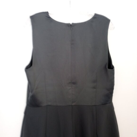 Banana Republic Grey Deep Vee Sheath Dress - Picture 5 of 10